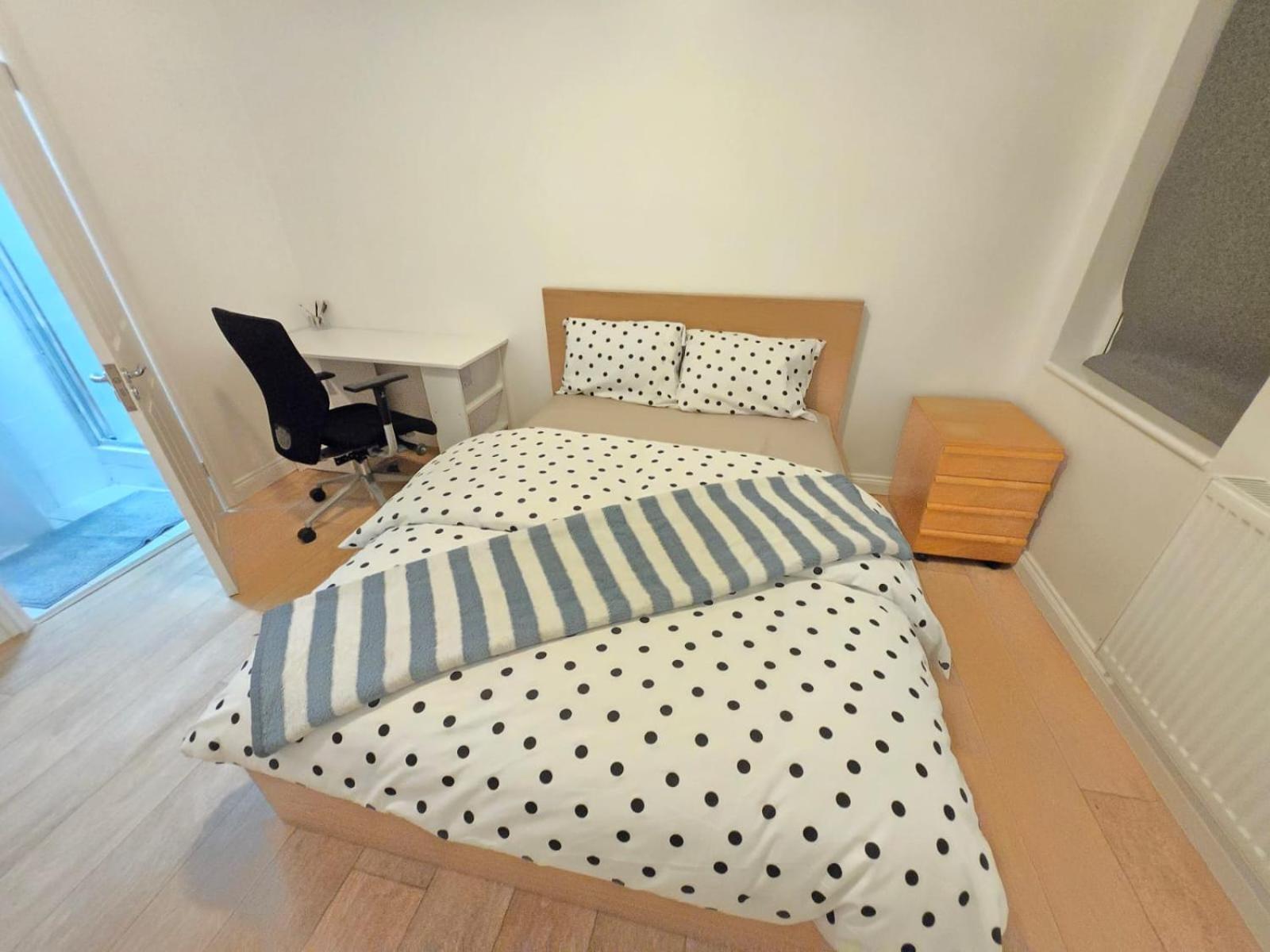 Chariss Room 5 Norwood المظهر الخارجي الصورة