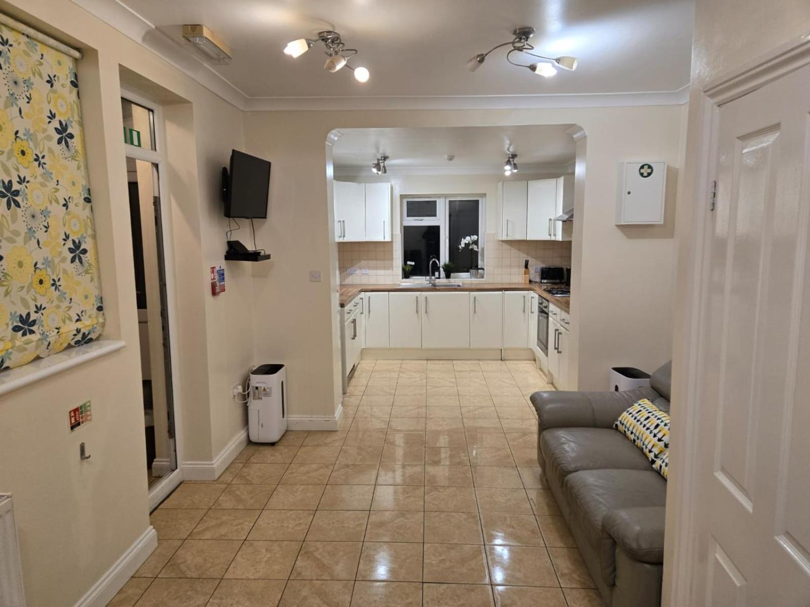 Chariss Room 5 Norwood المظهر الخارجي الصورة
